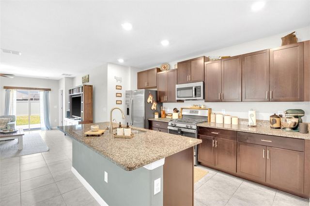 9434 LEMON DROP LOOP, Sun City Center, FL 33573