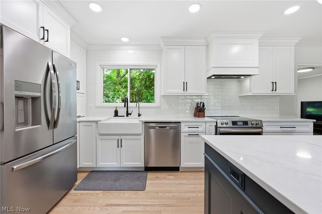 3031 Silverview Drive, Silver Lake, OH 44224