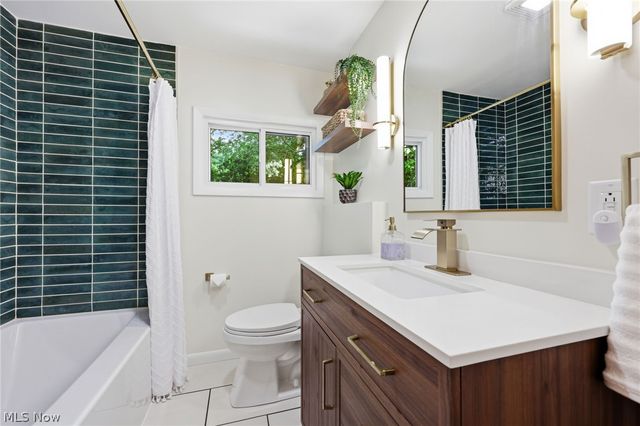3031 Silverview Drive, Silver Lake, OH 44224