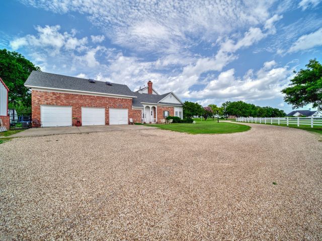 316 Hcr 3123 W, Hillsboro, TX 76645