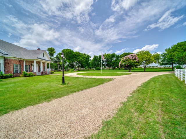 316 Hcr 3123 W, Hillsboro, TX 76645