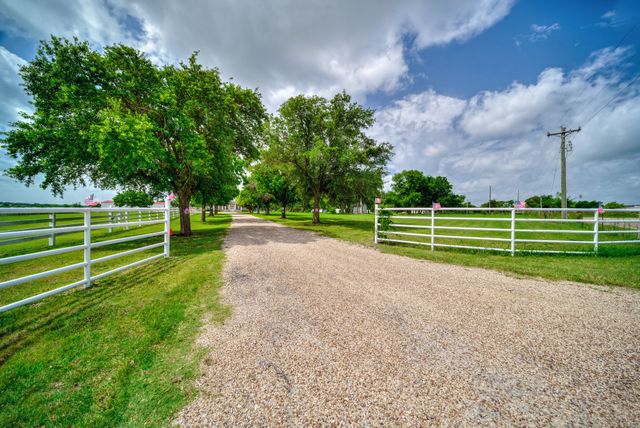 316 Hcr 3123 W, Hillsboro, TX 76645