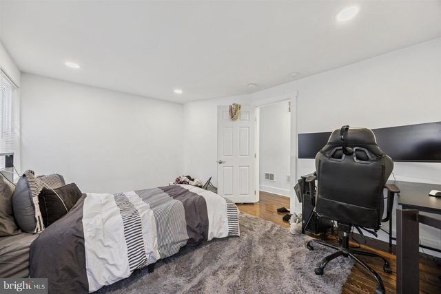 14 MAPLE ST, Conshohocken, PA 19428