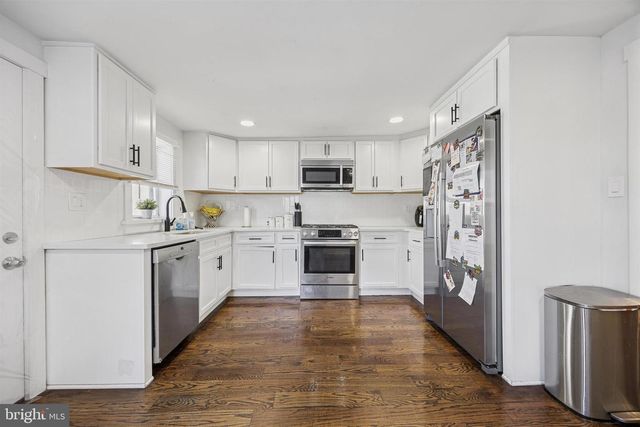 14 MAPLE ST, Conshohocken, PA 19428