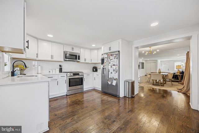 14 MAPLE ST, Conshohocken, PA 19428