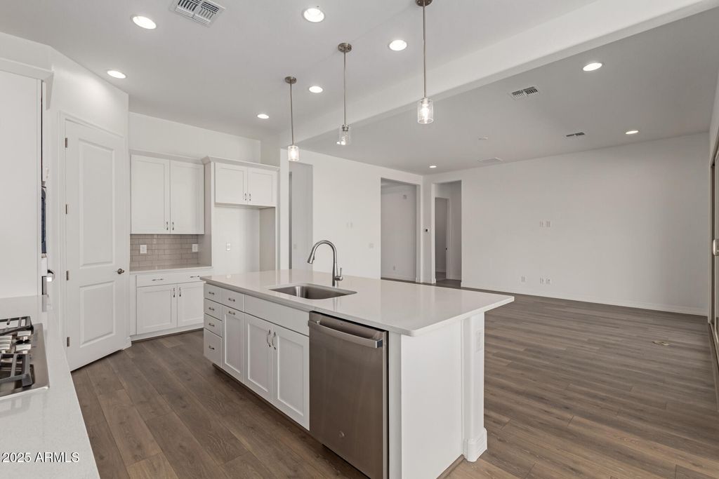12012 W PARKWAY Lane, Avondale, AZ 85323 — photo 4