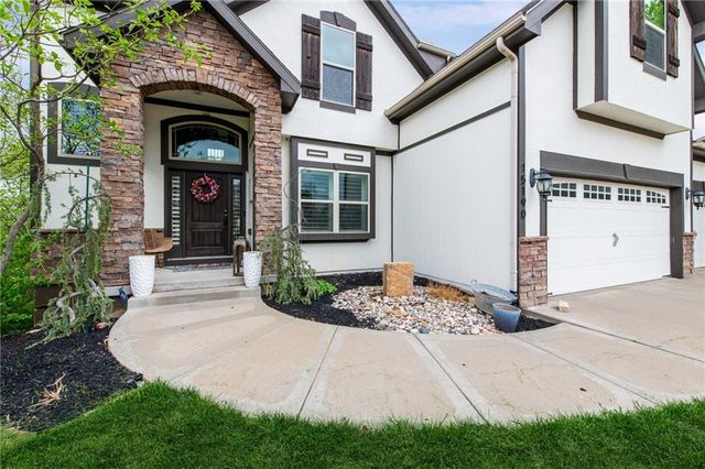 15190 N Cherry Court, Parkville, MO 64152