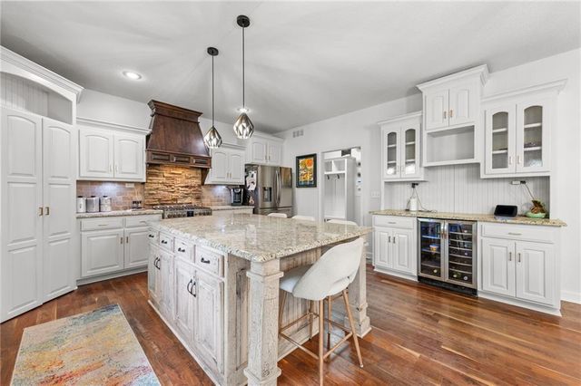 15190 N Cherry Court, Parkville, MO 64152