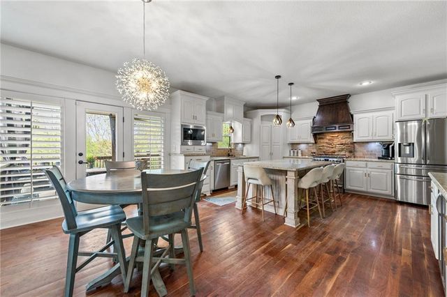 15190 N Cherry Court, Parkville, MO 64152