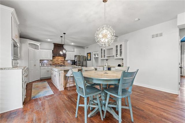 15190 N Cherry Court, Parkville, MO 64152