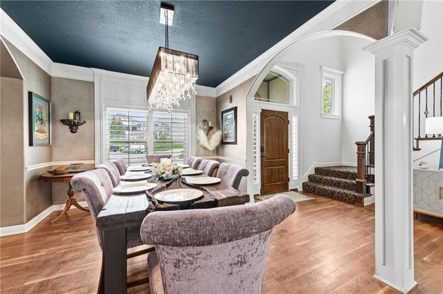 15190 N Cherry Court, Parkville, MO 64152