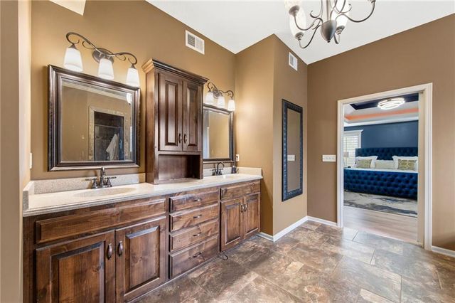 15190 N Cherry Court, Parkville, MO 64152