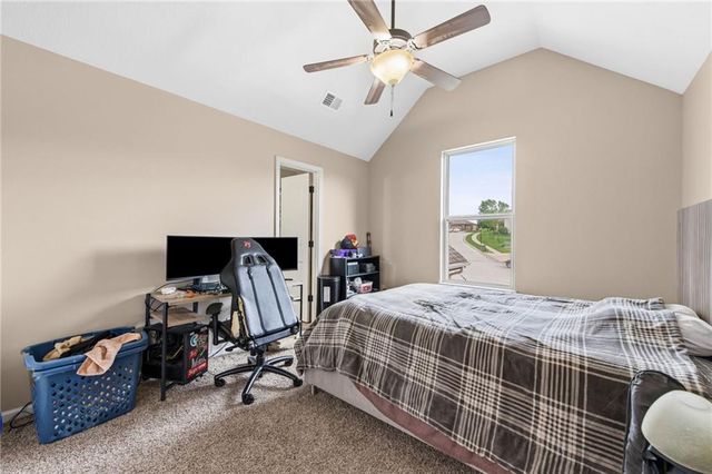 15190 N Cherry Court, Parkville, MO 64152