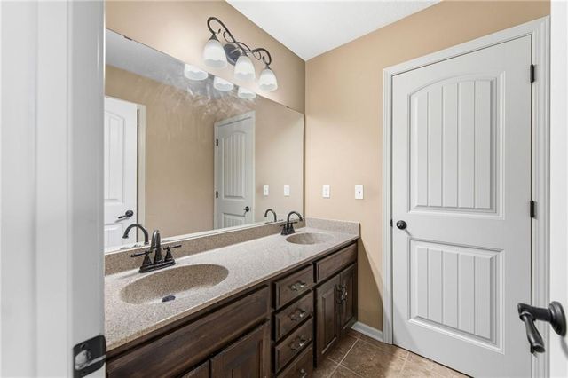 15190 N Cherry Court, Parkville, MO 64152