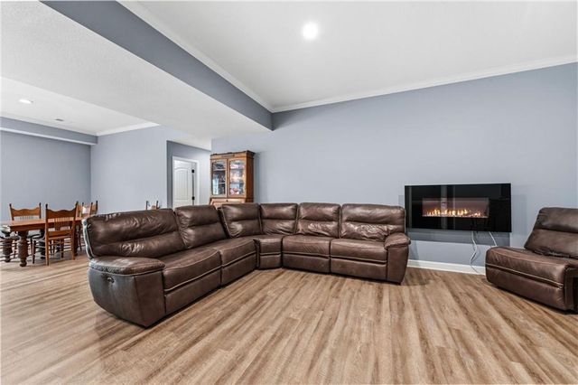 15190 N Cherry Court, Parkville, MO 64152