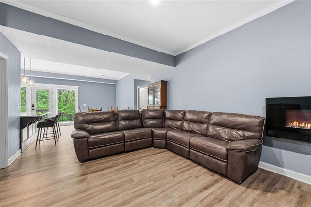 15190 N Cherry Court, Parkville, MO 64152