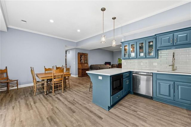 15190 N Cherry Court, Parkville, MO 64152
