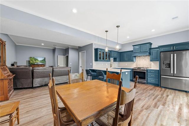 15190 N Cherry Court, Parkville, MO 64152