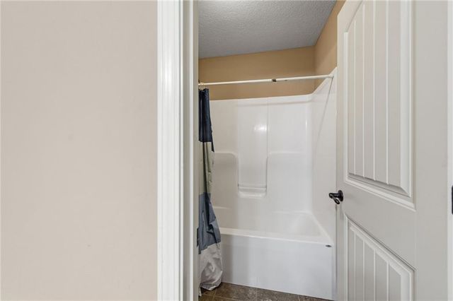 15190 N Cherry Court, Parkville, MO 64152