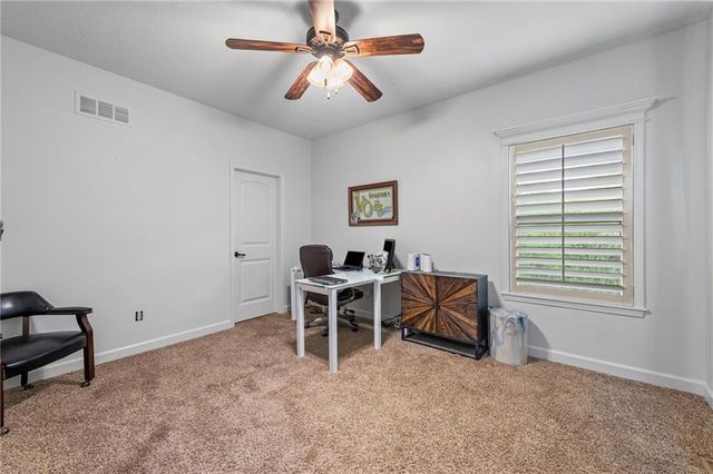 15190 N Cherry Court, Parkville, MO 64152