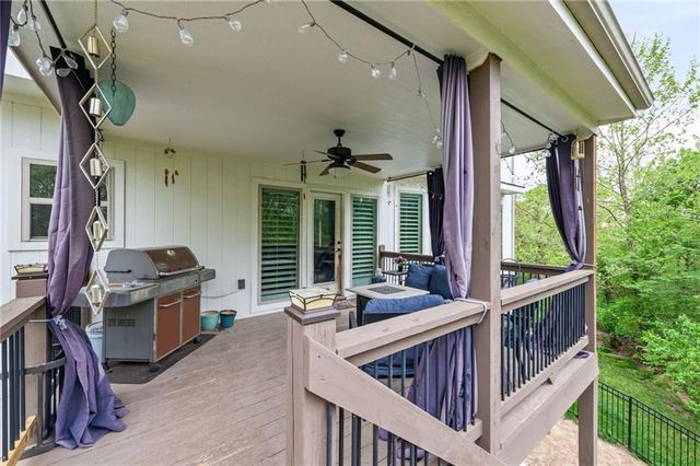 15190 N Cherry Court, Parkville, MO 64152