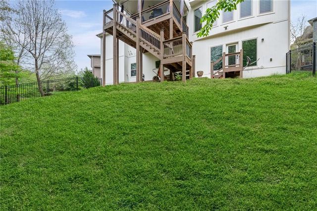 15190 N Cherry Court, Parkville, MO 64152