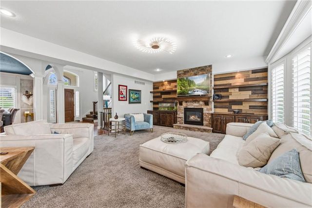15190 N Cherry Court, Parkville, MO 64152