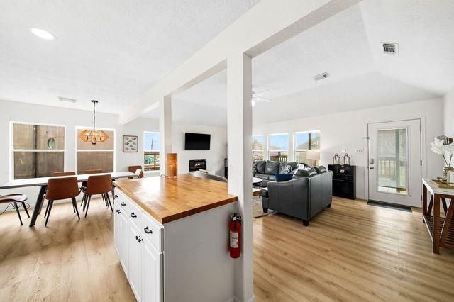 17620 Glei, Galveston, TX 77554