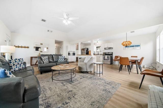17620 Glei, Galveston, TX 77554
