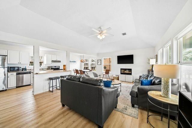 17620 Glei, Galveston, TX 77554