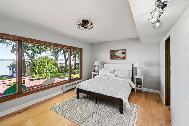 7 S Shore Drive, Forest Lake, MN 55025