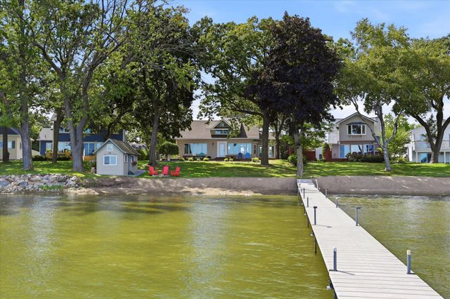 7 S Shore Drive, Forest Lake, MN 55025