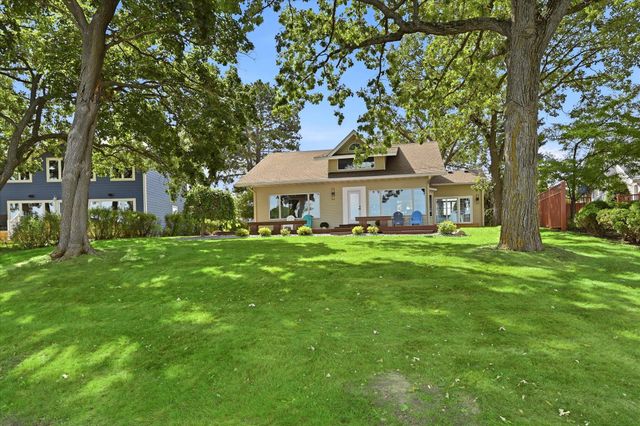 7 S Shore Drive, Forest Lake, MN 55025