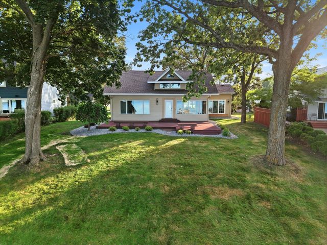 7 S Shore Drive, Forest Lake, MN 55025