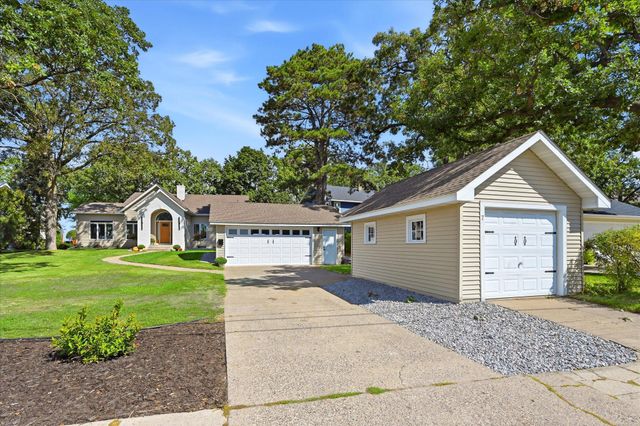 7 S Shore Drive, Forest Lake, MN 55025