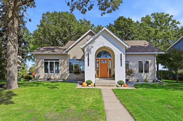 7 S Shore Drive, Forest Lake, MN 55025