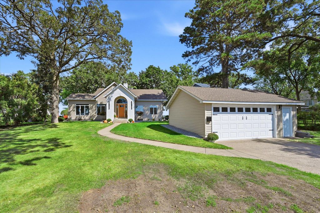 7 S Shore Drive, Forest Lake, MN 55025 — exterior