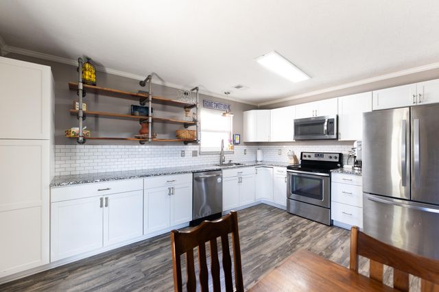 1913 Sandersville Road, Lexington, KY 40511
