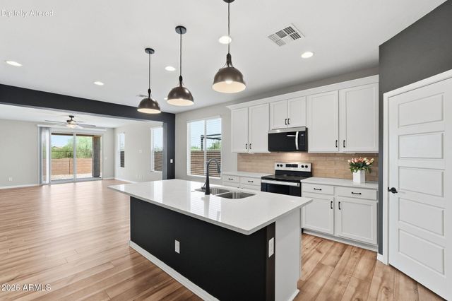32300 N DAYLIGHT Drive, San Tan Valley, AZ 85144