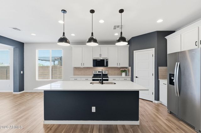 32300 N DAYLIGHT Drive, San Tan Valley, AZ 85144