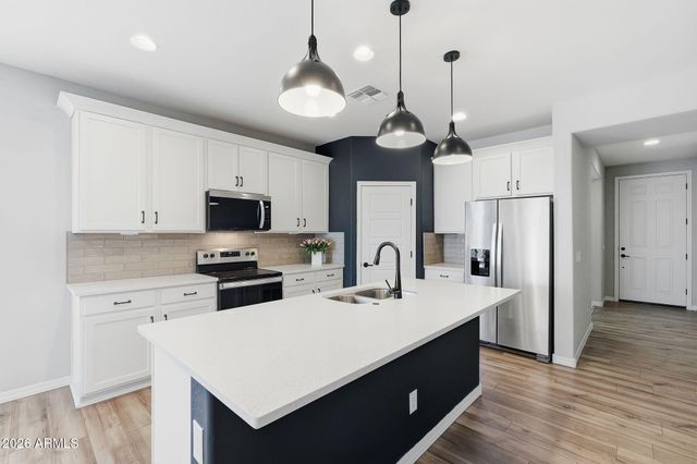 32300 N DAYLIGHT Drive, San Tan Valley, AZ 85144