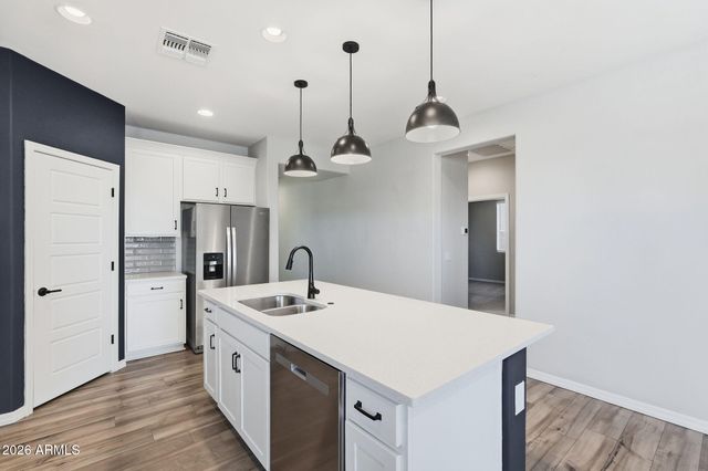 32300 N DAYLIGHT Drive, San Tan Valley, AZ 85144