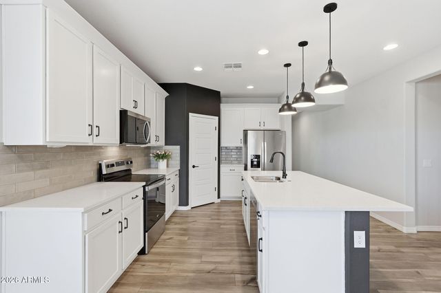 32300 N DAYLIGHT Drive, San Tan Valley, AZ 85144