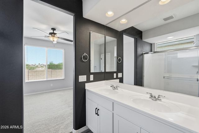 32300 N DAYLIGHT Drive, San Tan Valley, AZ 85144