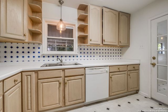 117 CARDINAL AVE, Alamo Heights, TX 78209