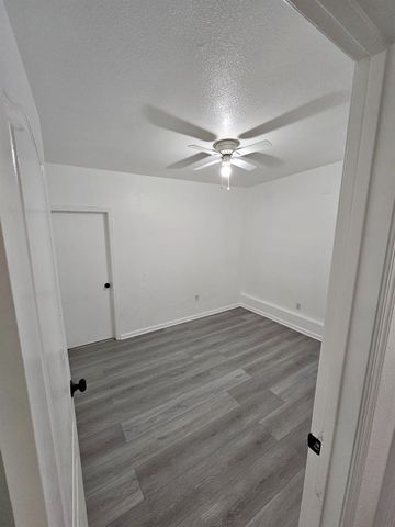 957 Sharian St, West Sacramento, CA 95605
