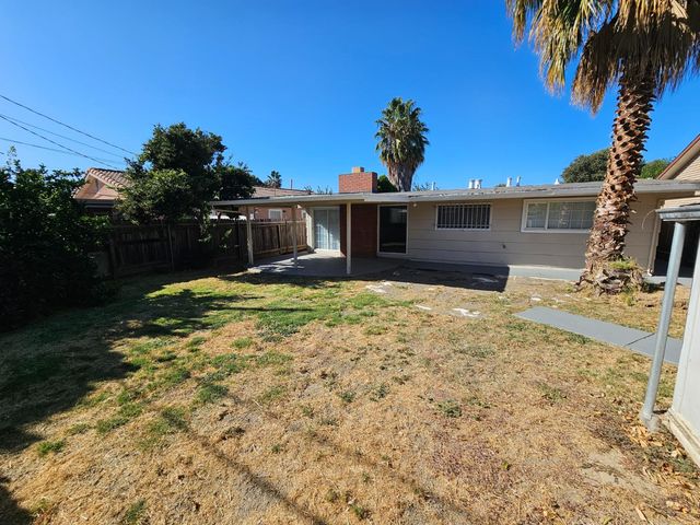 957 Sharian St, West Sacramento, CA 95605