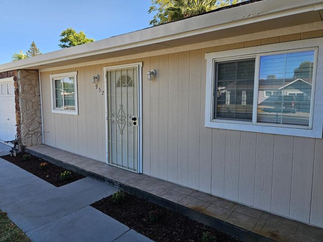 957 Sharian St, West Sacramento, CA 95605