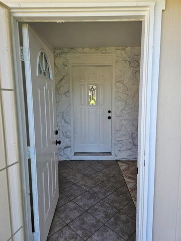 957 Sharian St, West Sacramento, CA 95605