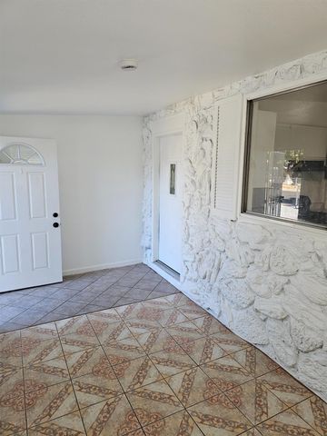 957 Sharian St, West Sacramento, CA 95605